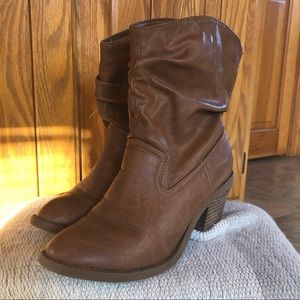 American Eagle Slouchy Cowgirl Booties